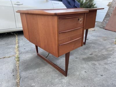 Peter Løvig Nielsen for Hedensted Møbelfabrik MCM Danish Teak Boomerang Desk - Thumbnail 4