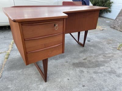 Peter Løvig Nielsen for Hedensted Møbelfabrik MCM Danish Teak Boomerang Desk - Thumbnail 11
