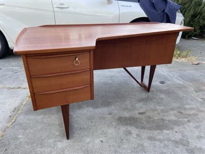 Peter Løvig Nielsen for Hedensted Møbelfabrik MCM Danish Teak Boomerang Desk - Thumbnail 2