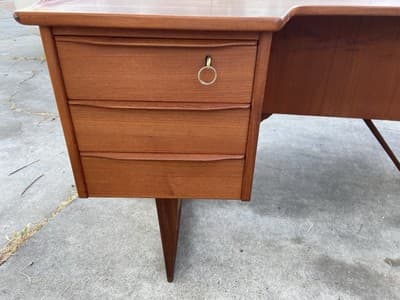 Peter Løvig Nielsen for Hedensted Møbelfabrik MCM Danish Teak Boomerang Desk - Thumbnail 15