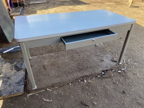 Shaw Walker Vintage Mid Century Modern Metal Tanker Desk. - Thumbnail 4
