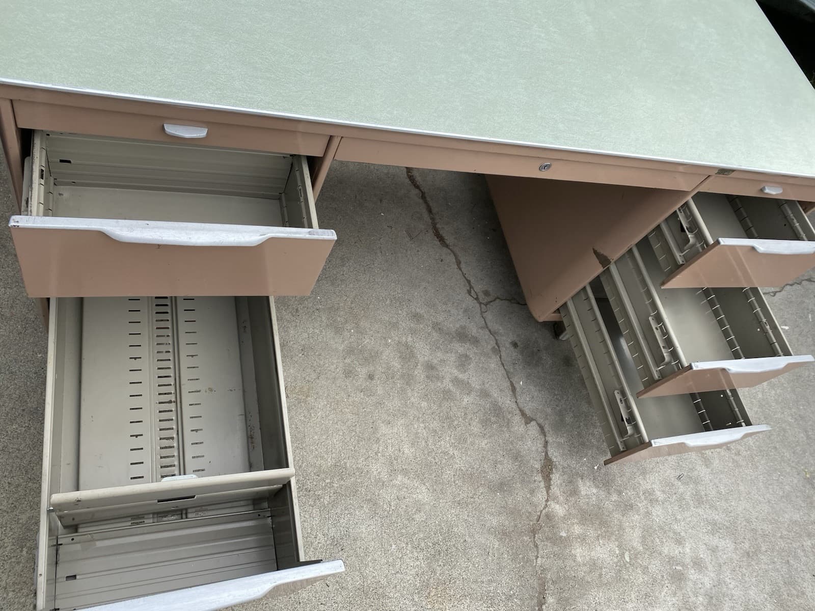 Mid-century Modern General Fireproofing Tanker Desk Mode Maker Vintage Metal - Thumbnail 4