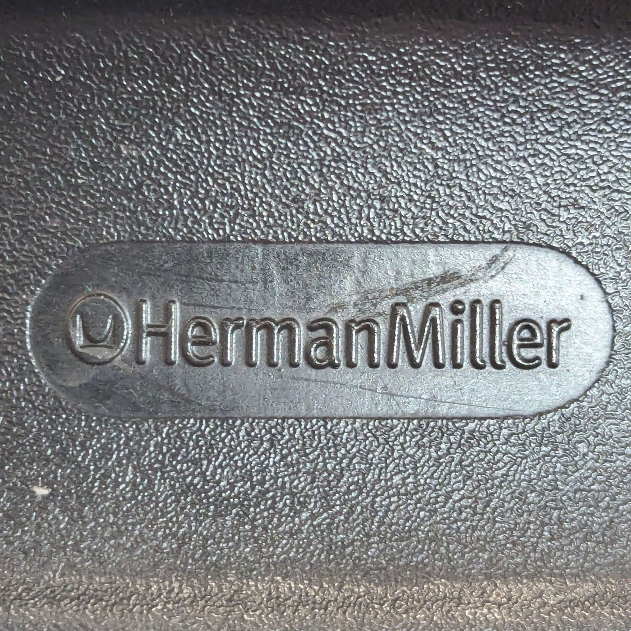 Herman Miller Aeron Ergonomic Office Chair – Carbon Mesh, Adjustable Arms - Thumbnail 7