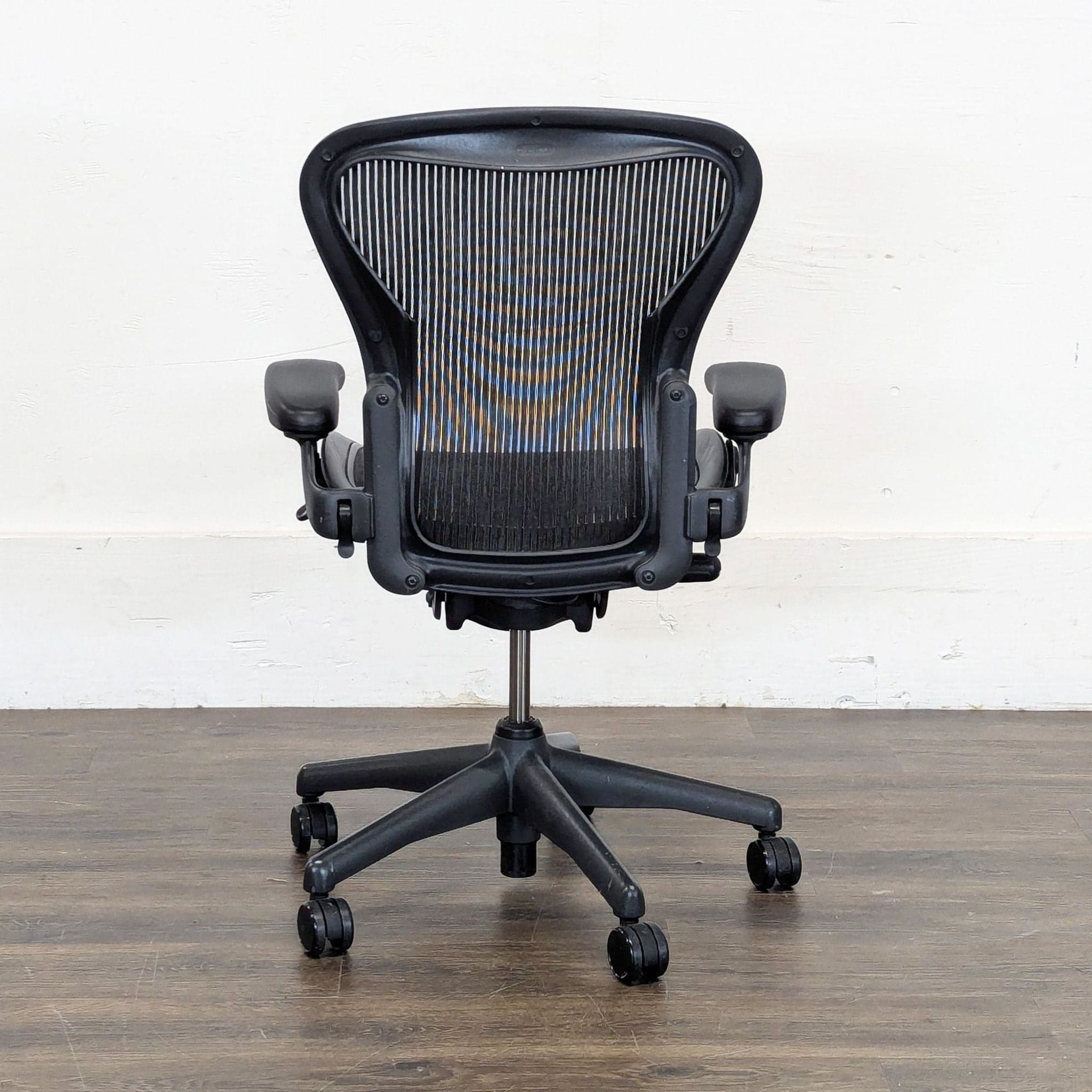 Herman Miller Aeron Ergonomic Office Chair – Carbon Mesh, Adjustable Arms - Thumbnail 9