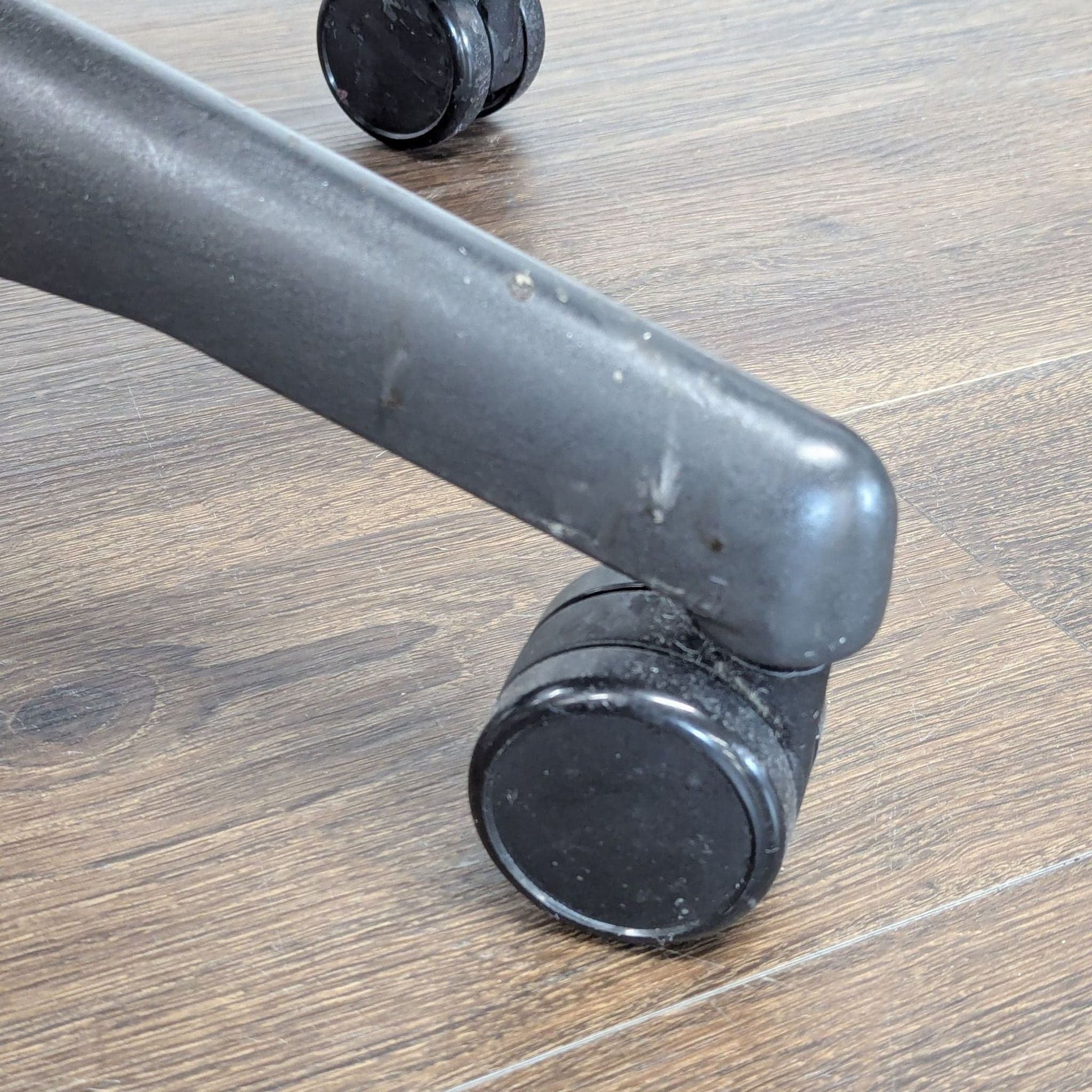 Herman Miller Aeron Ergonomic Office Chair – Carbon Mesh, Adjustable Arms - Thumbnail 6