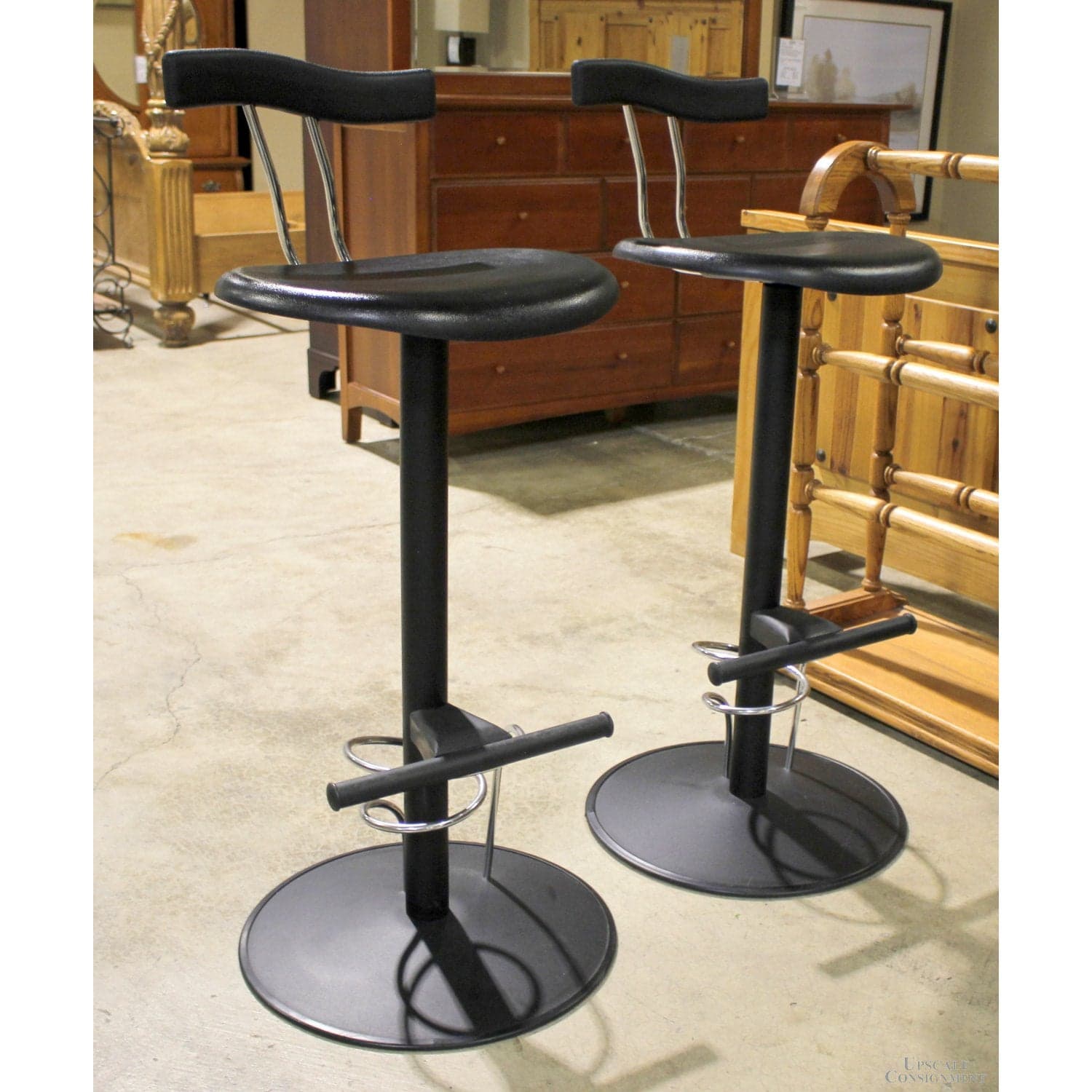Pair of Ettore Sottsass Attrib. Post-Modern Memphis Milano Style Bar Stools - Black - Thumbnail 2