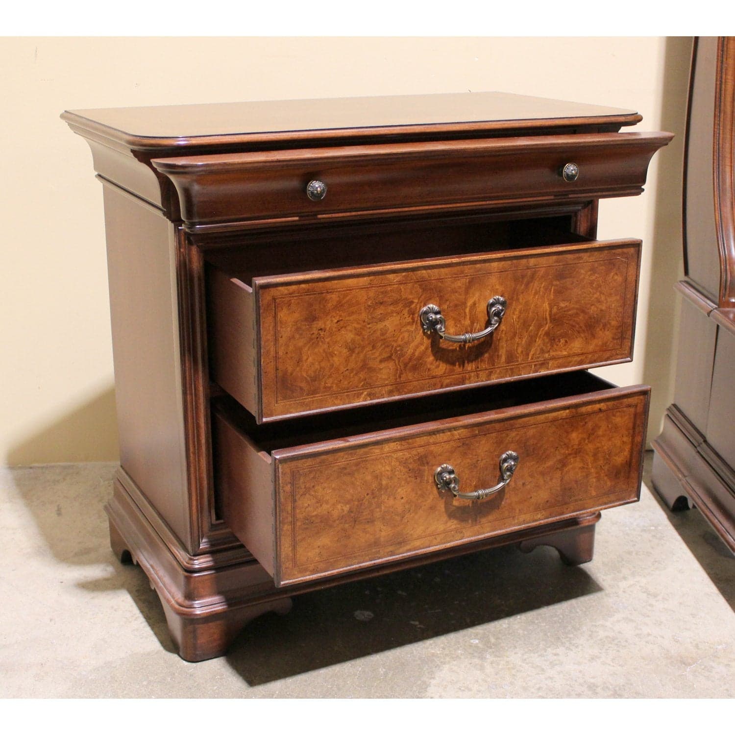 Thomasville Cherry Nightstand - Cherry - Thumbnail 4
