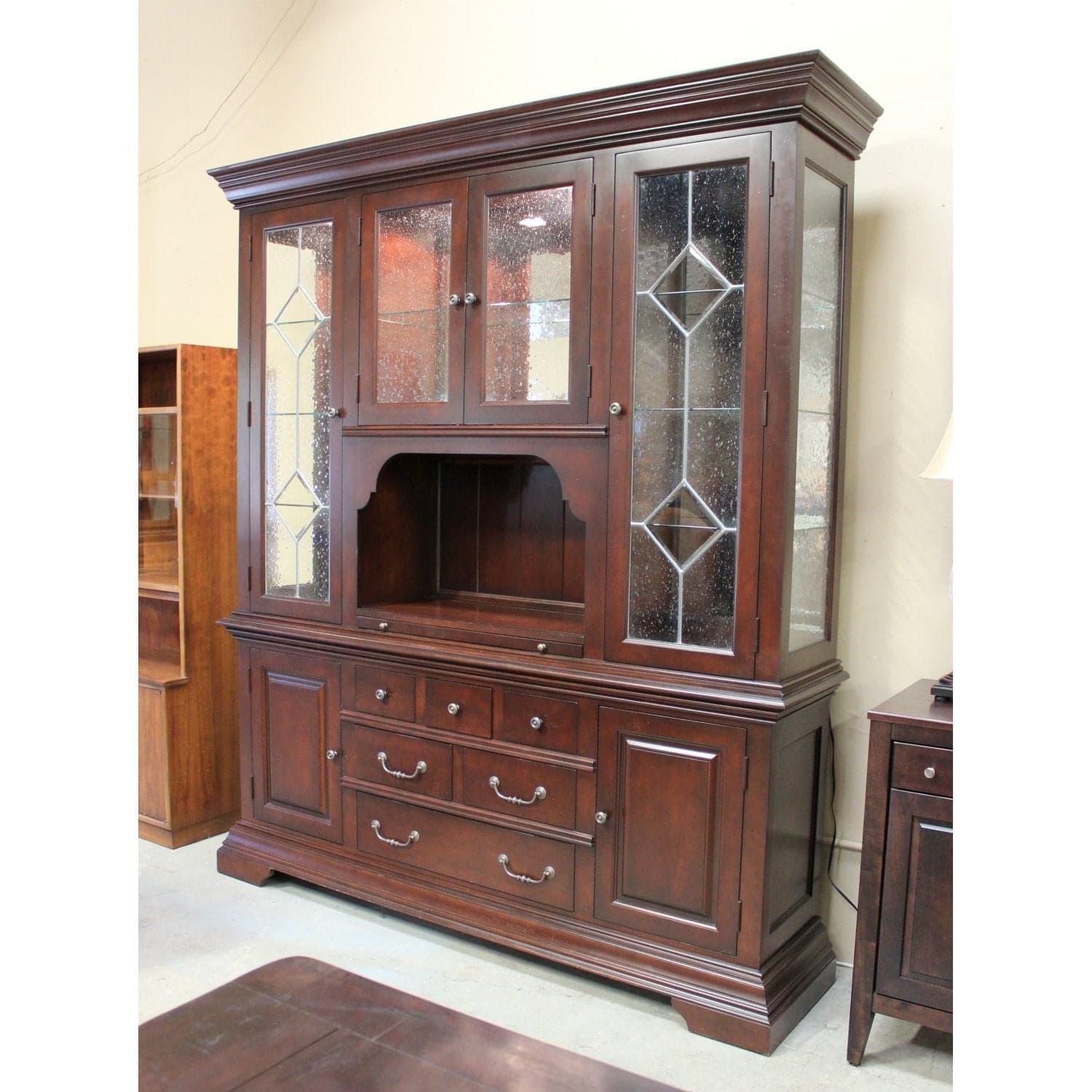 Stanley Furniture Seeded Glass Door China Cabinet - Dark Finish - Thumbnail 3