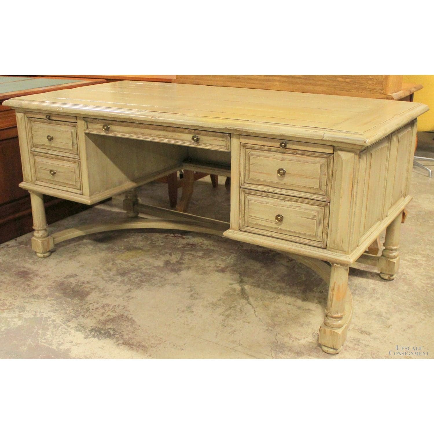 Lorts Executive Desk - Gray - Thumbnail 3