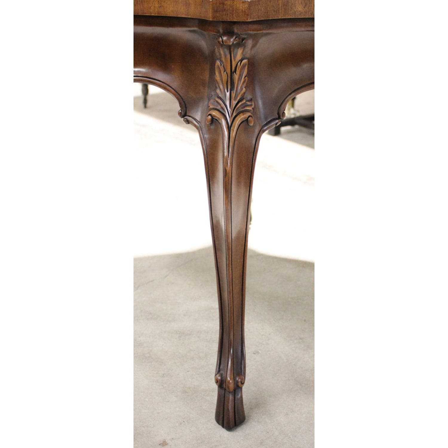 Baker Furniture Burl Top Accent Table - Thumbnail 4