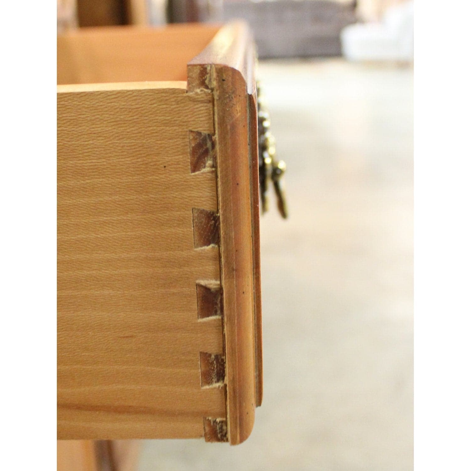 Thomasville Display Shelf w/Cabinet - Thumbnail 6