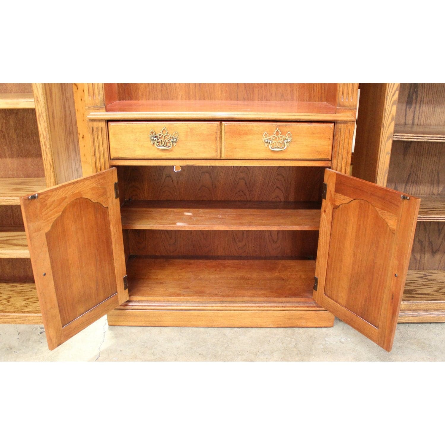Thomasville Display Shelf w/Cabinet - Thumbnail 4