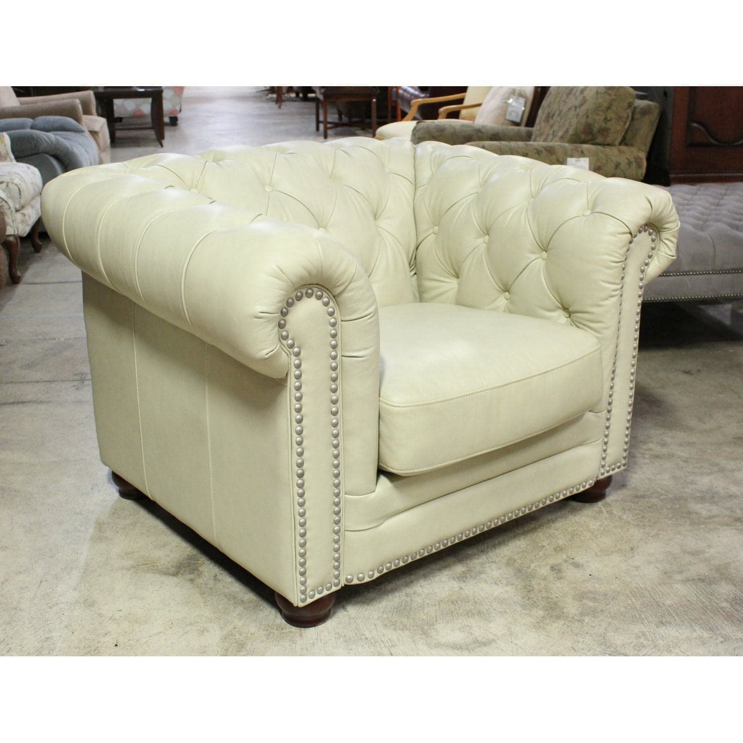 Bone Leather Chesterfield Club Chair - Bone - Thumbnail 2