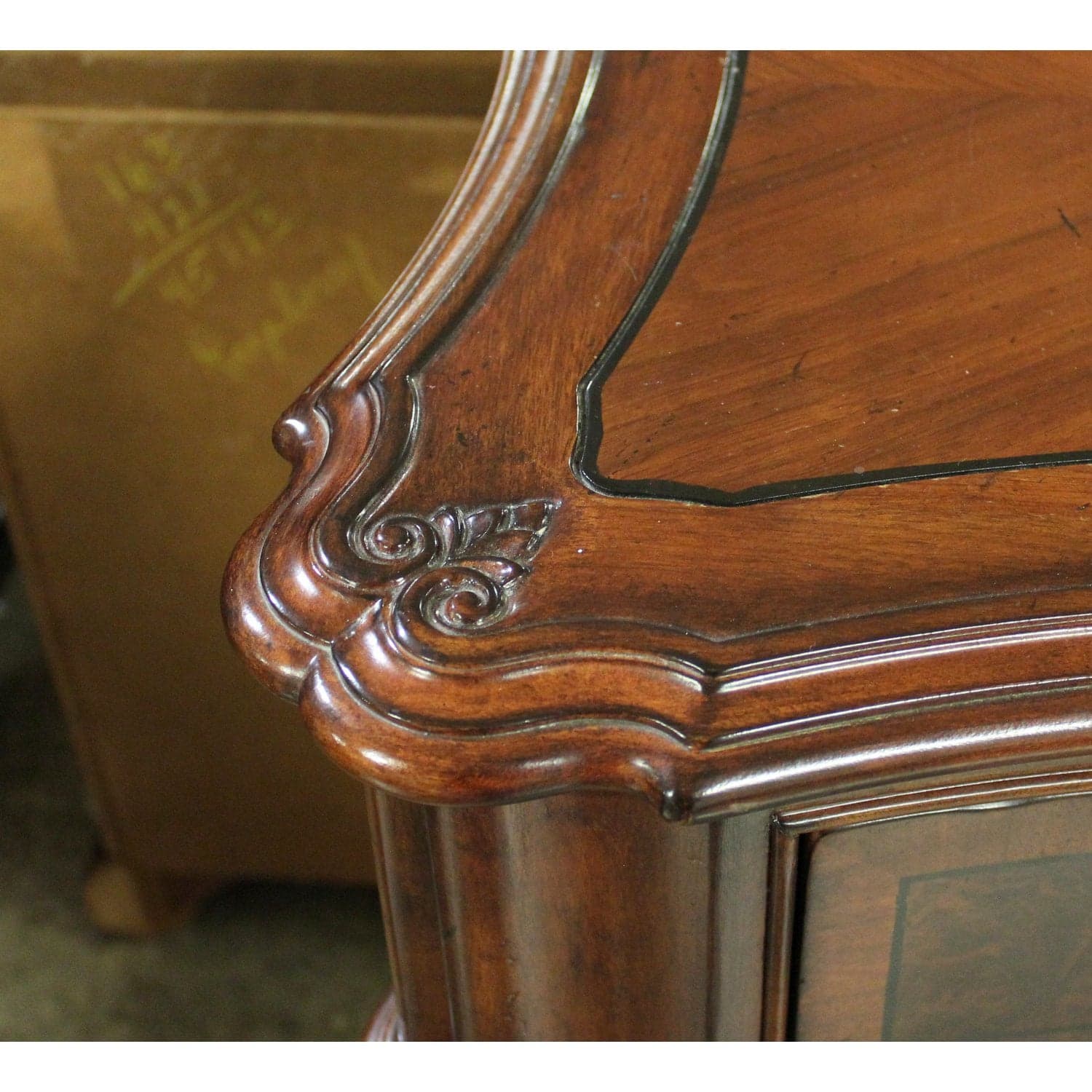 Serpentine Triple Dresser w/Mirror - Brown - Thumbnail 7