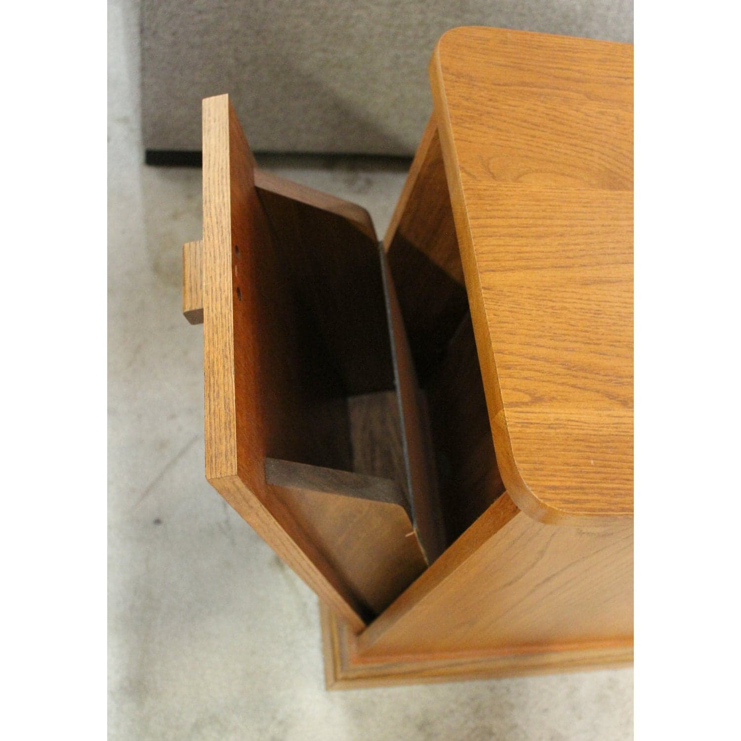 Oak End Table w/Magazine Rack - Honey - Thumbnail 5
