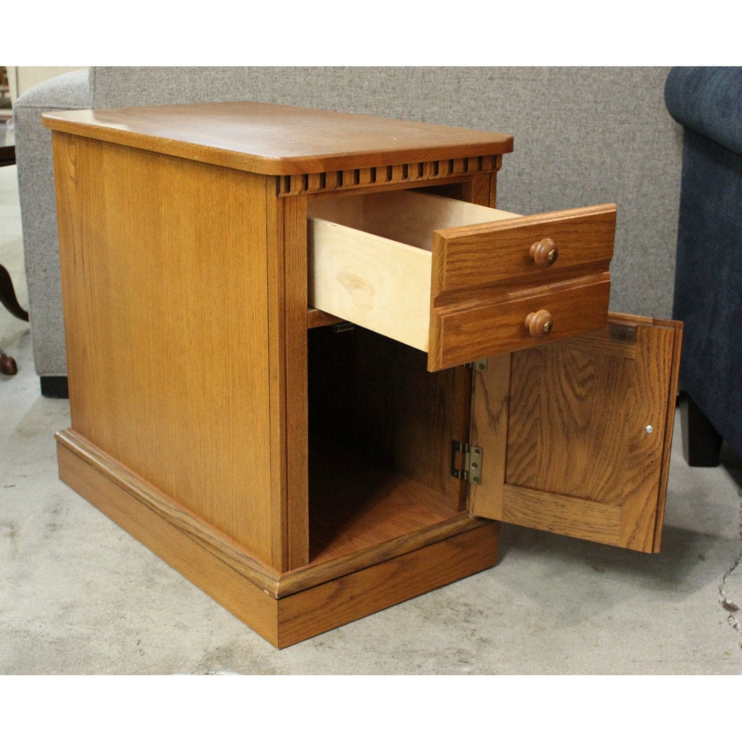 Oak End Table w/Magazine Rack - Honey - Thumbnail 4