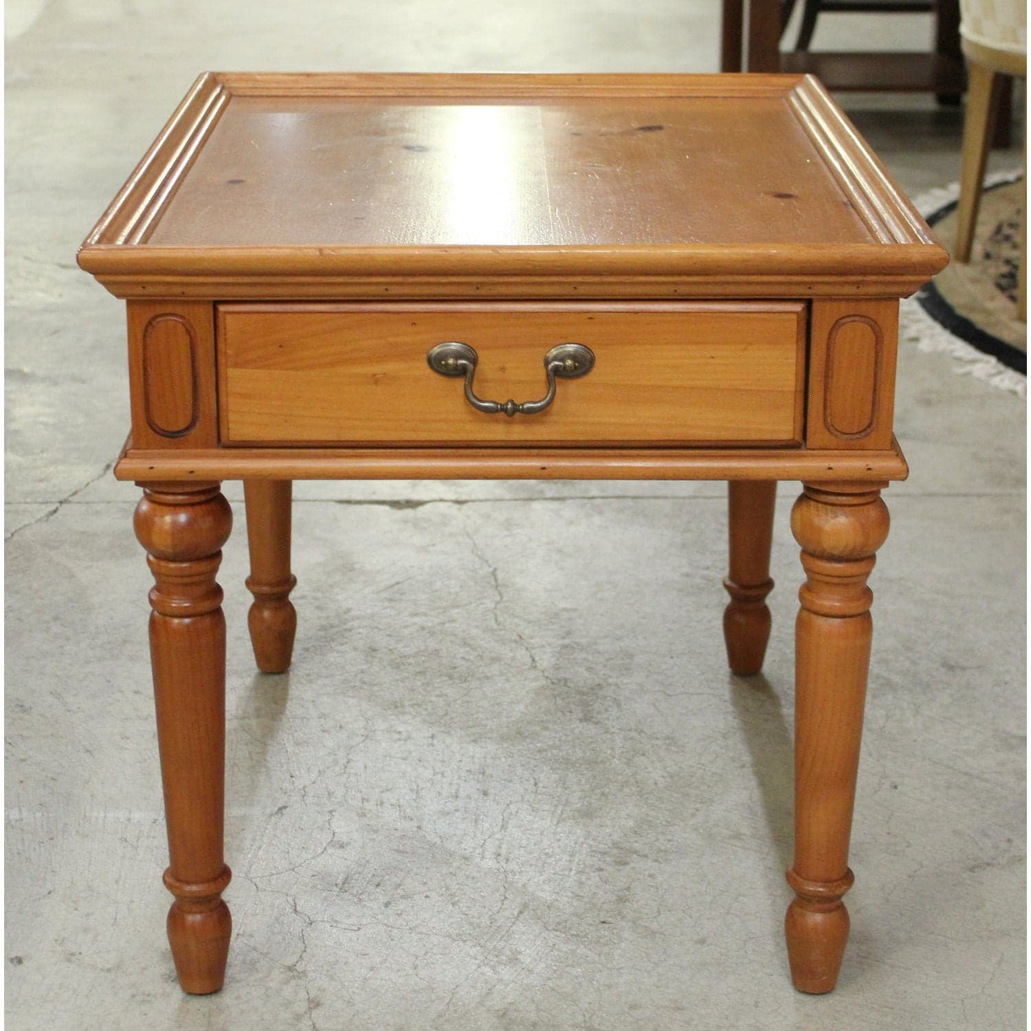 Broyhill Pine End Table - Thumbnail 2