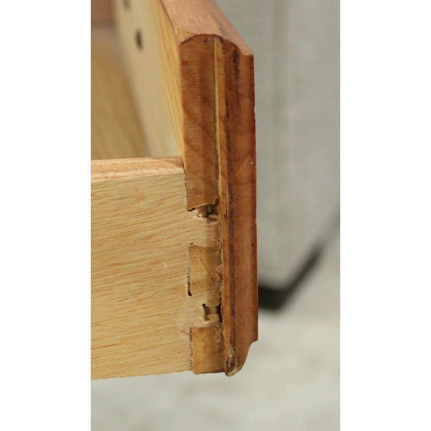 Broyhill Pine End Table - Thumbnail 6