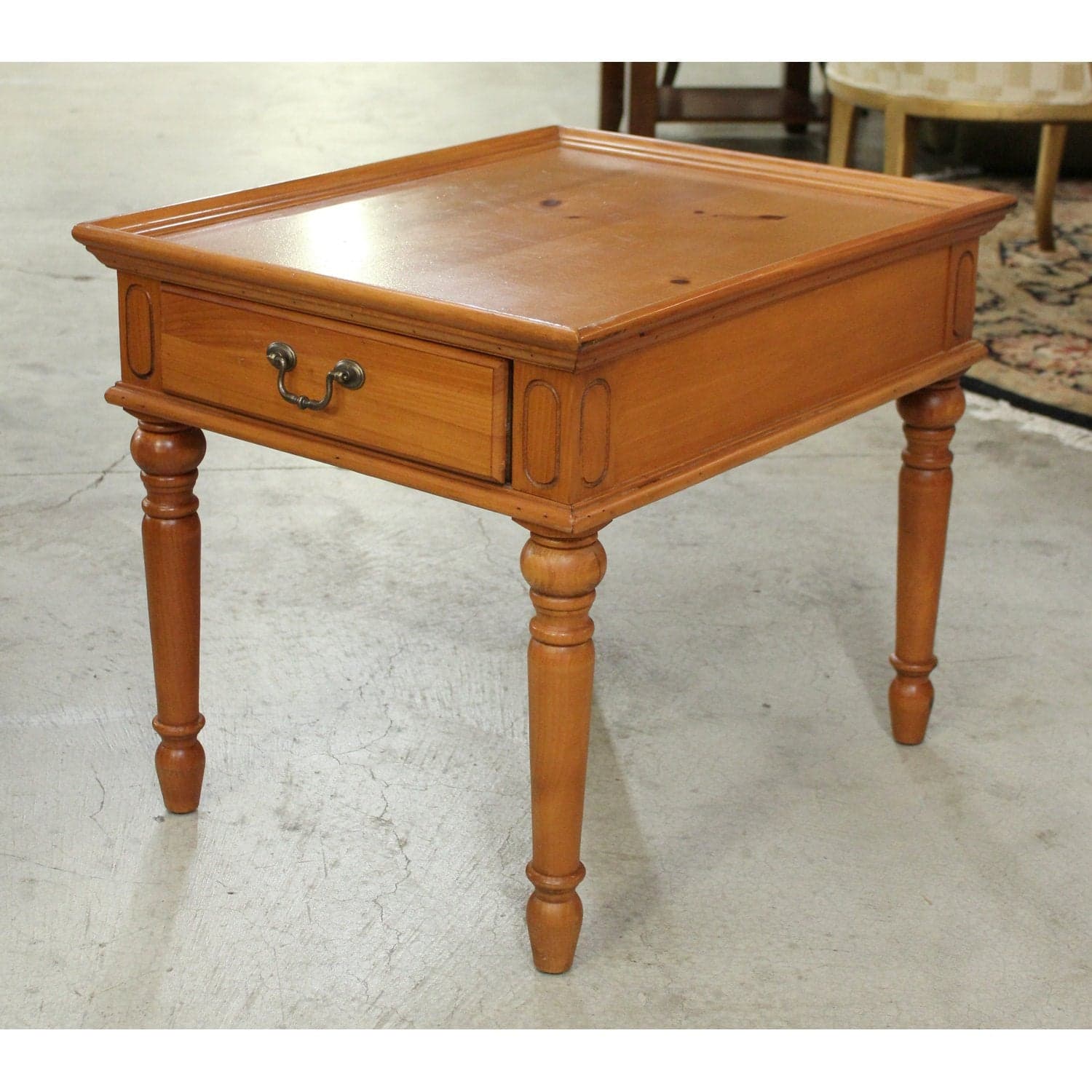 Broyhill Pine End Table - Thumbnail 3