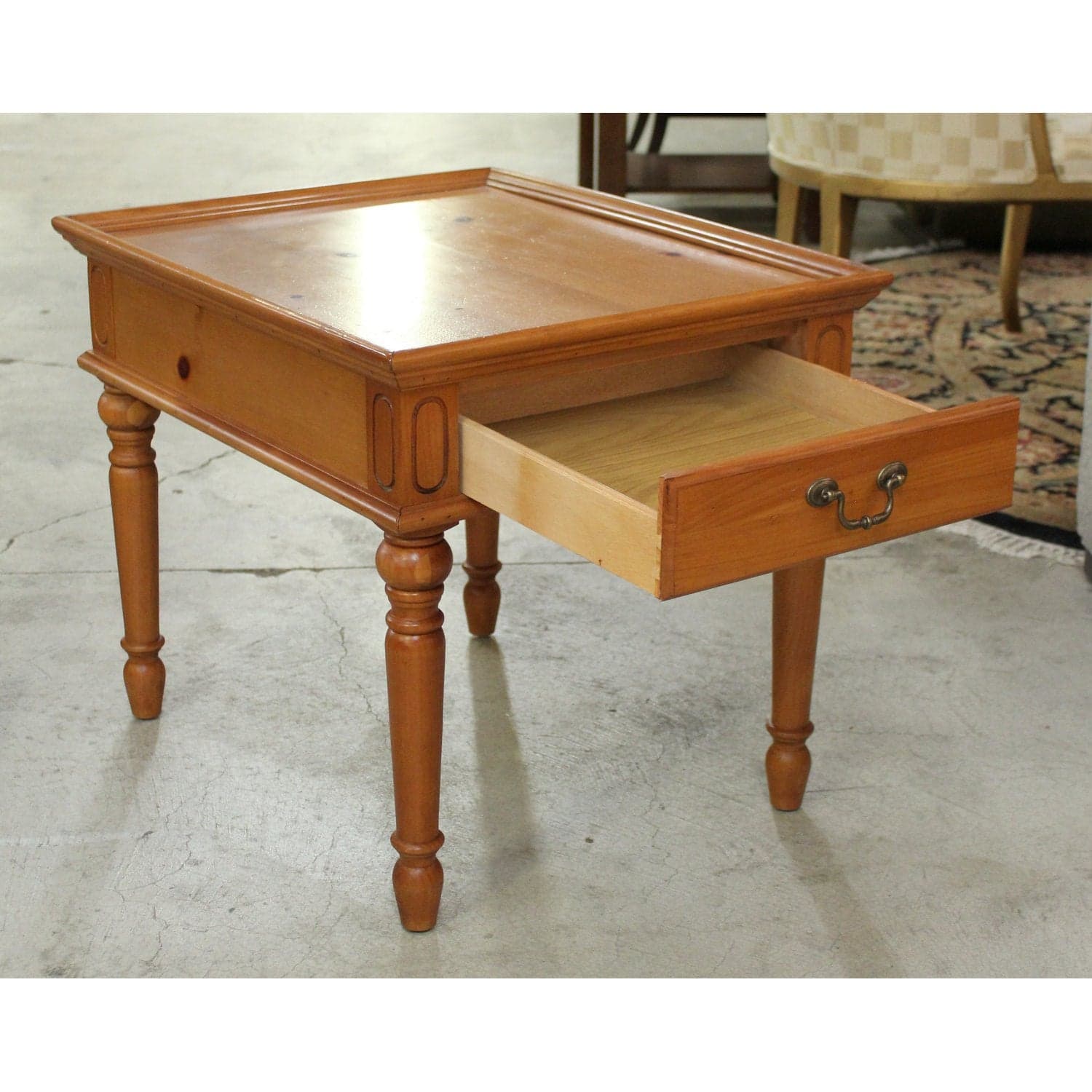 Broyhill Pine End Table - Thumbnail 4