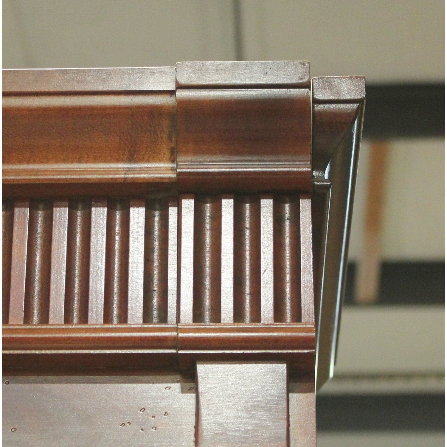 Pulaski 2pc. Curio Cabinet w/Curved Mirrored Back - Thumbnail 6