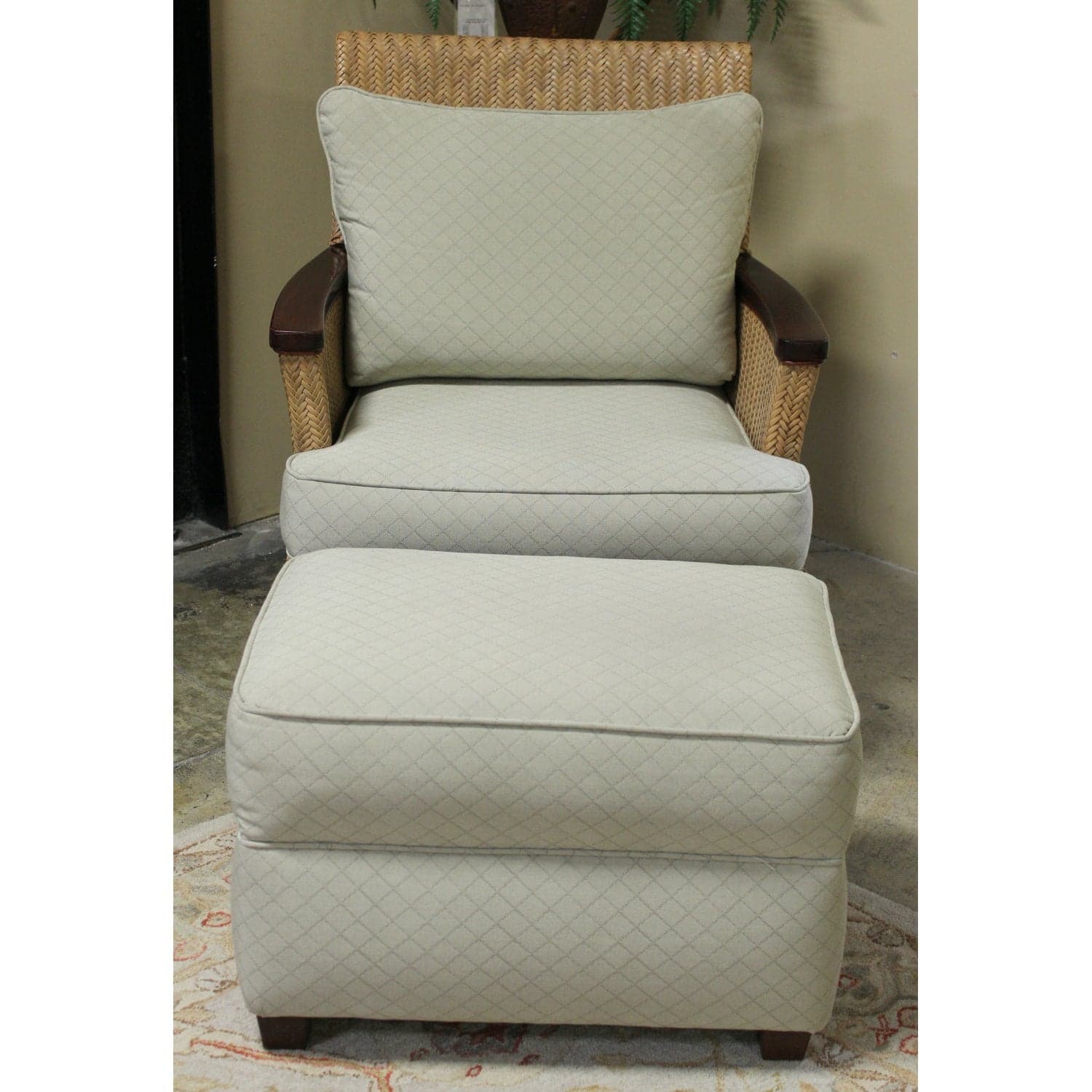 Wicker Chair w/Ottoman - Thumbnail 2