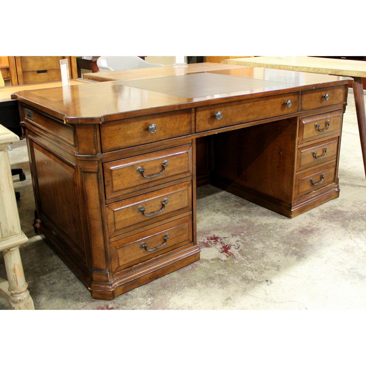 Hooker 'Tynecastle Collection' Executive Desk - Dark Brown - Thumbnail 2