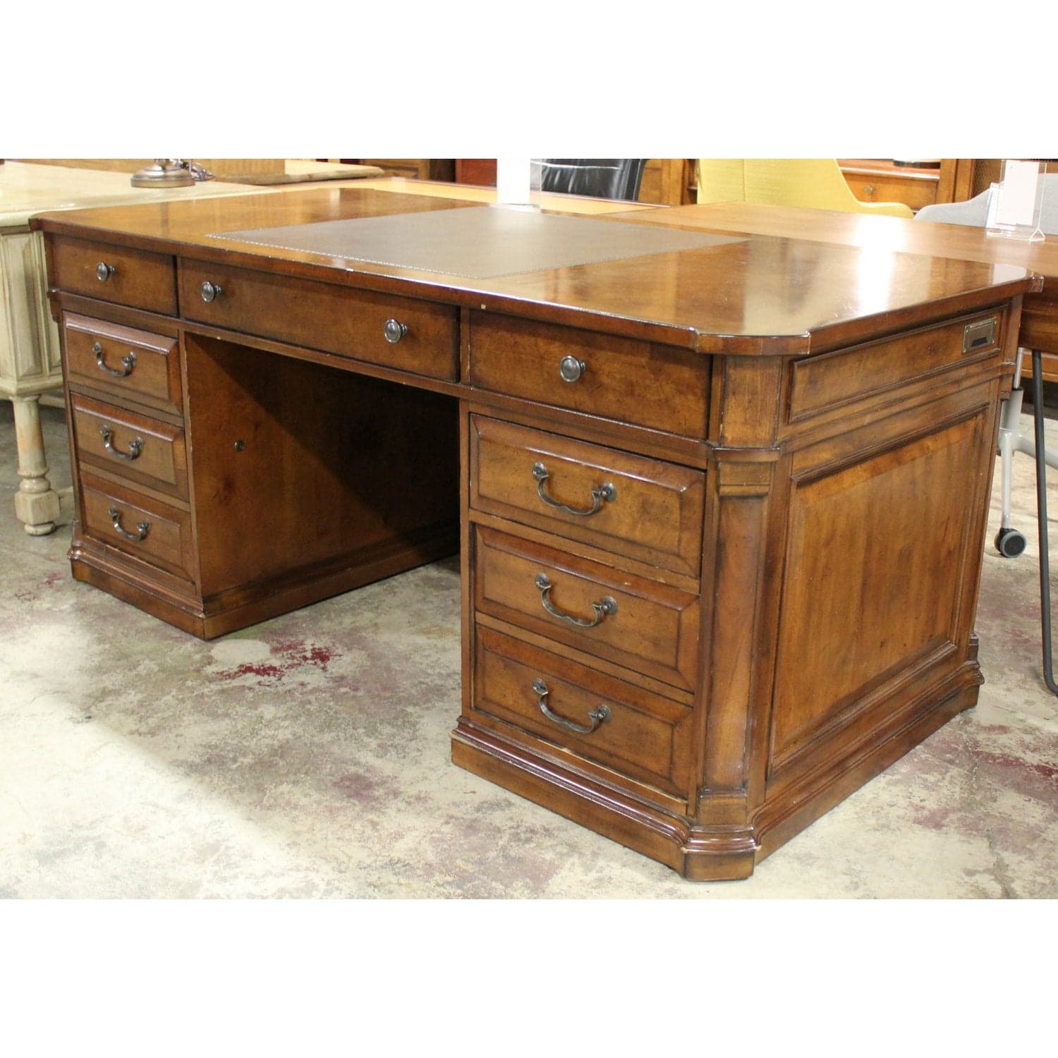 Hooker 'Tynecastle Collection' Executive Desk - Dark Brown - Thumbnail 3