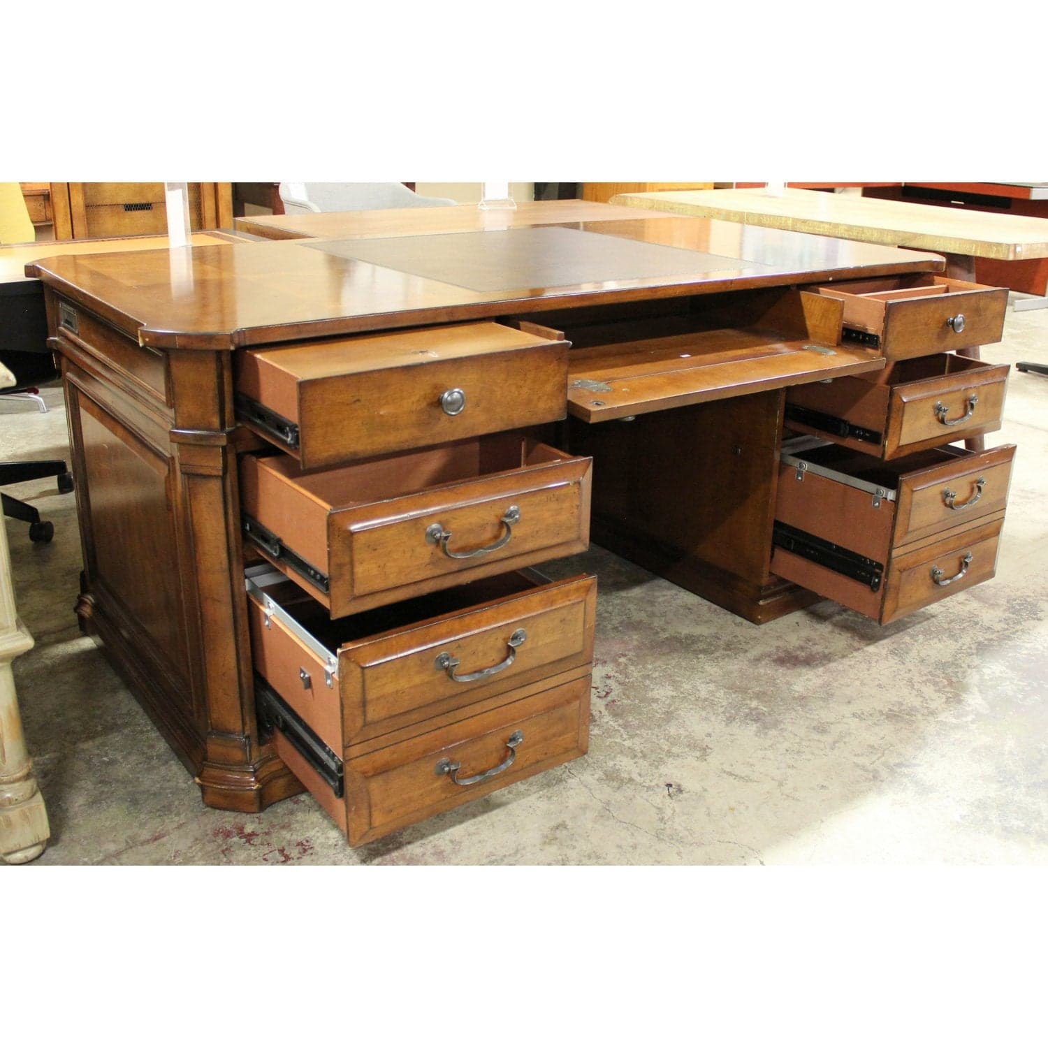 Hooker 'Tynecastle Collection' Executive Desk - Dark Brown - Thumbnail 4