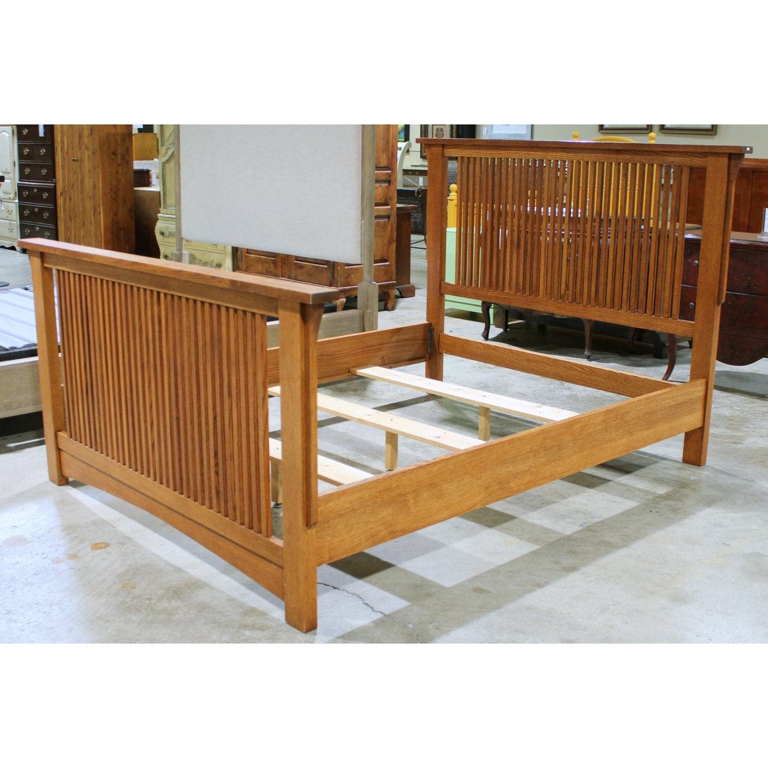 Mission Style Oak Queen Bed - Oak - Thumbnail 3