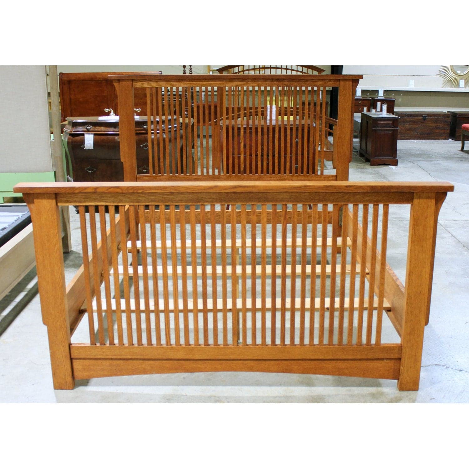 Mission Style Oak Queen Bed - Oak - Thumbnail 2