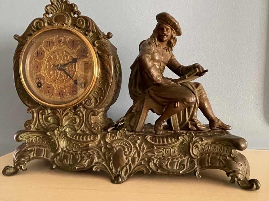 French Mantel 19th Century Clock Sculpture w Key JS45-10764 - Image 1