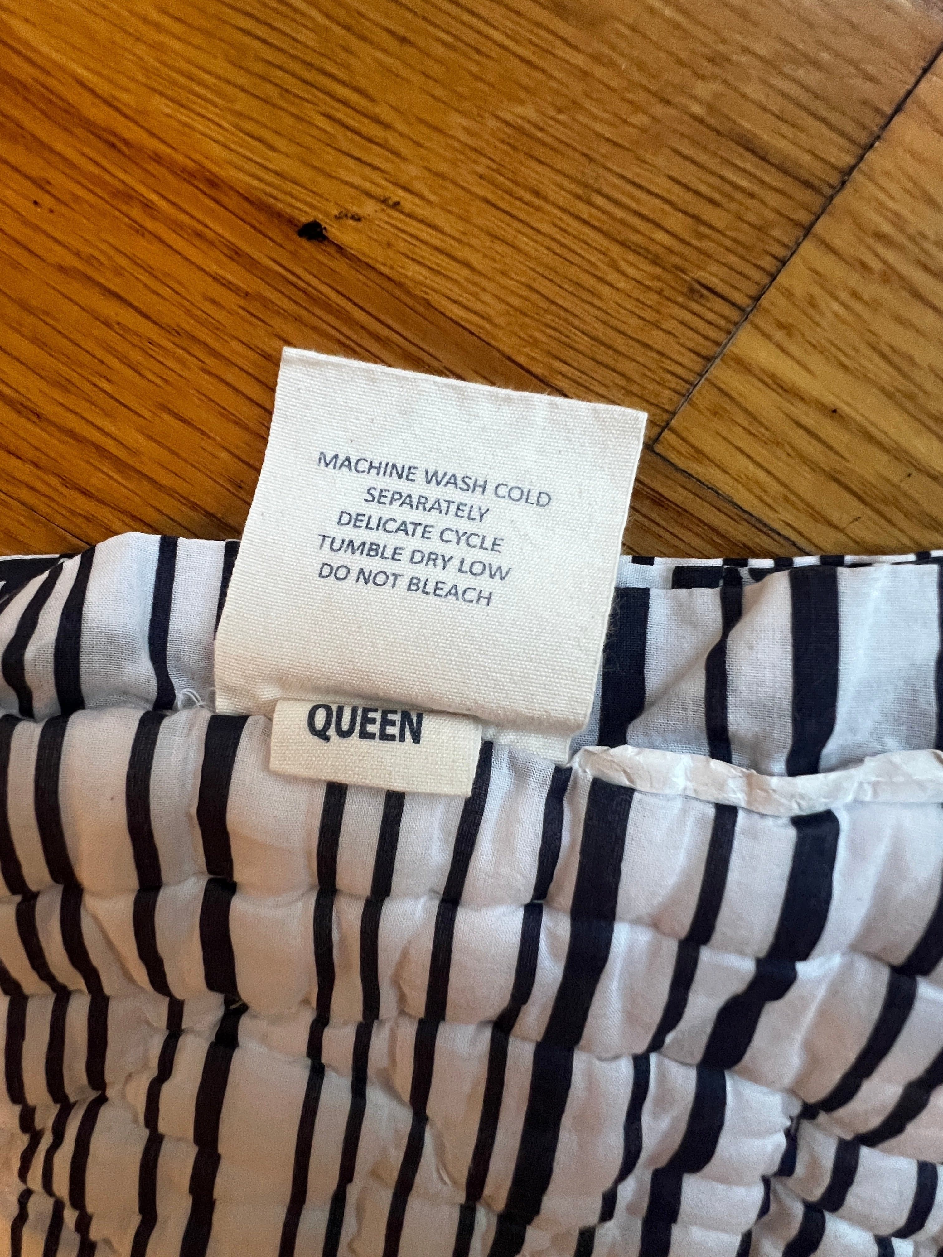 John Robshaw Blue & White Reversible Queen Quilt JB240-49 - Thumbnail 4