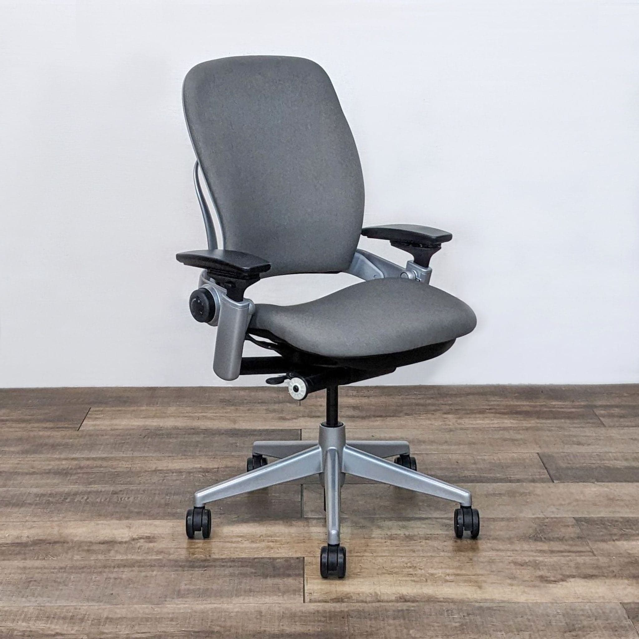 Steelcase Leap Ergonomic Office Chair - Thumbnail 4