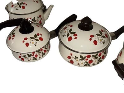 VINTAGE 17-Piece COMPLETE Set SHEFFIELD Enamelware STRAWBERRIES N CREAM Cookware - Thumbnail 6