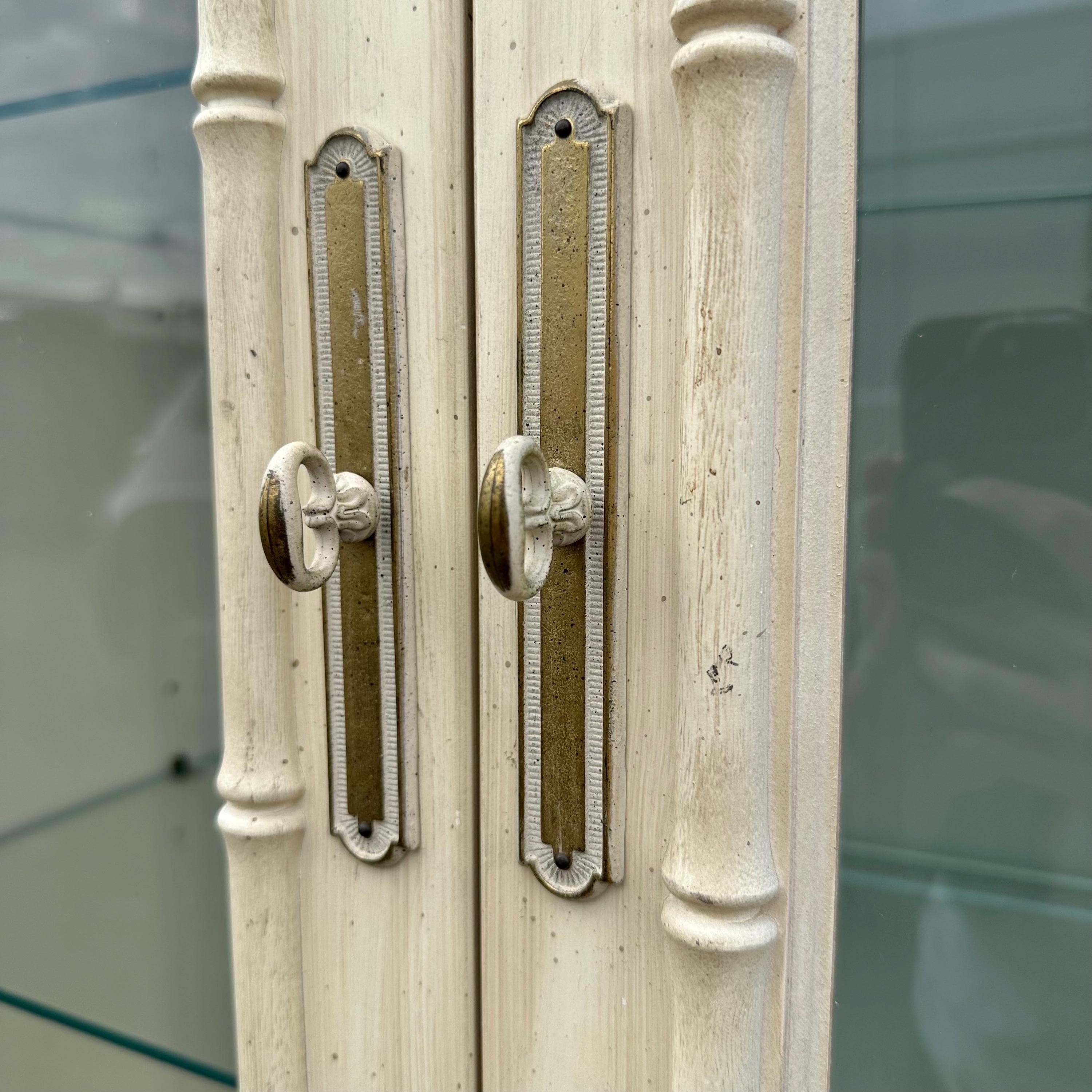 Faux Bamboo China Cabinet by Thomasville Allegro - 1970s Vintage Illuminated White Wash Chinoiserie Hollywood Regency Coastal Display - Thumbnail 11