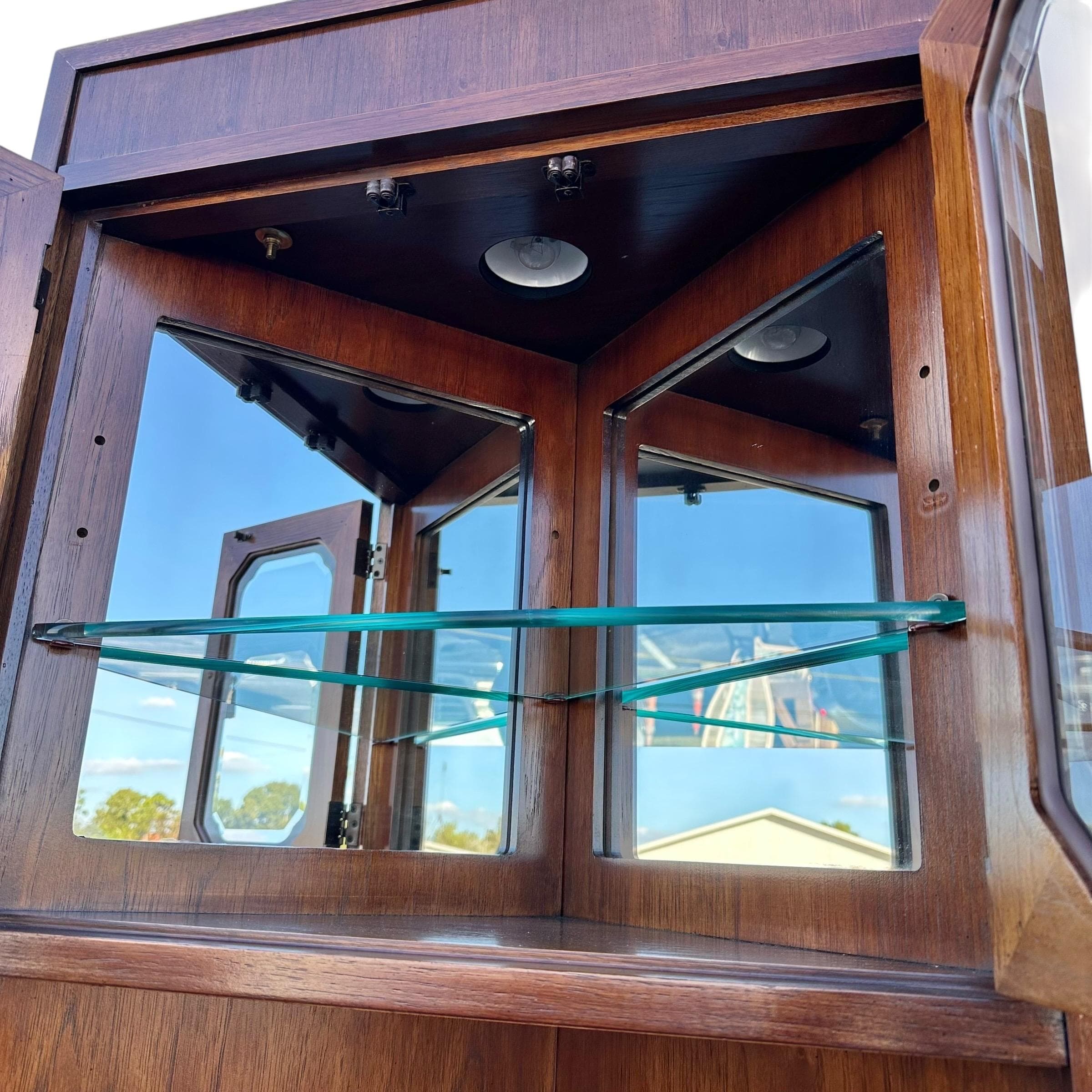 Set of 2 Lighted Corner Cabinets 79” Tall by Thomasville Mystique - Vintage Chinoiserie Asian Wood, Mirror Glass & Brass Display Cases - Thumbnail 6