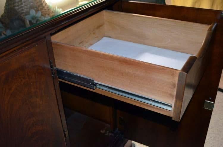 Drexel Heritage Flame Mahogany 60" Georgian Credenza 'Made Expressly for the Ritz-Carlton Hotel' - Vintage Late 20th Century - Thumbnail 8