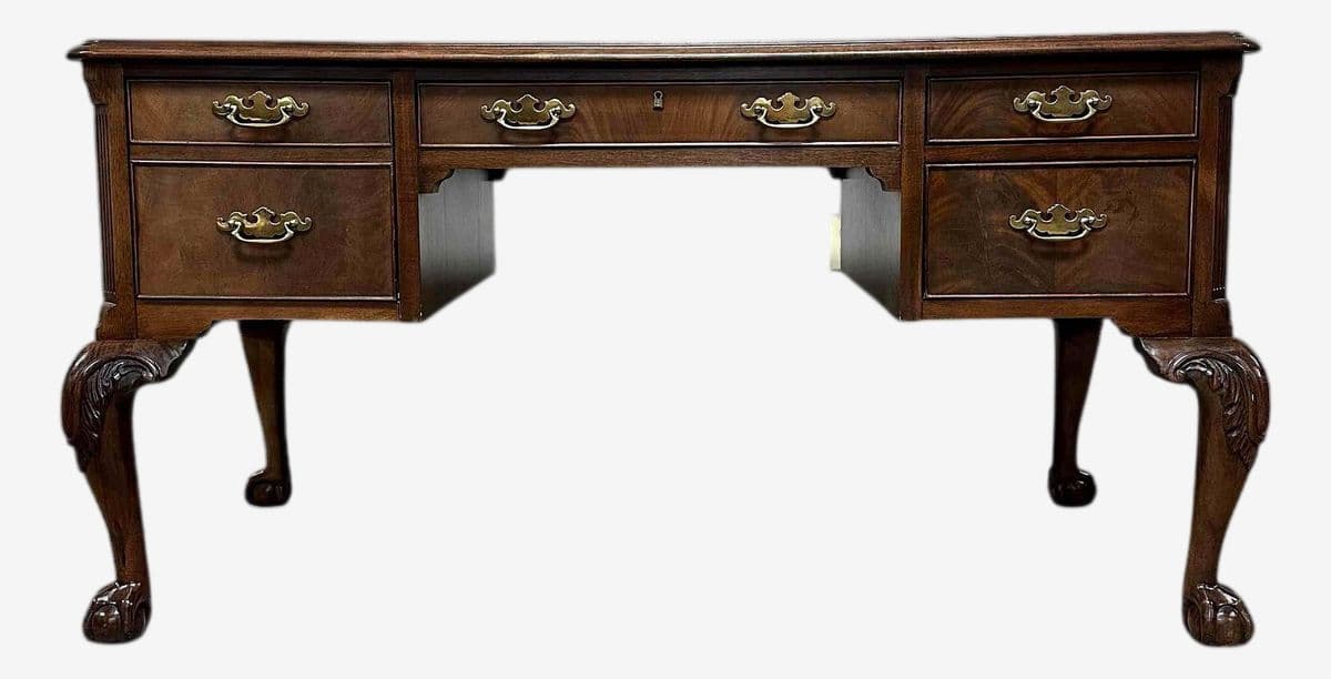 Hekman Georgian Mahogany Executive Desk - Vintage Late 20th Century