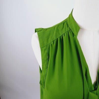 Worthington Green Pleated Sleeveless Blouse Stand-Up Collar V-Neckline M - Thumbnail 5