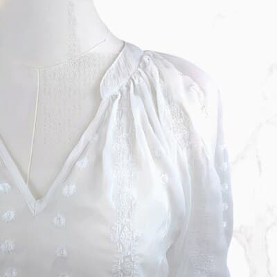 Olive & Oak White Semi-Sheer Embroidered Blouse XS 3/4 Sleeves V-Neckline - Thumbnail 4
