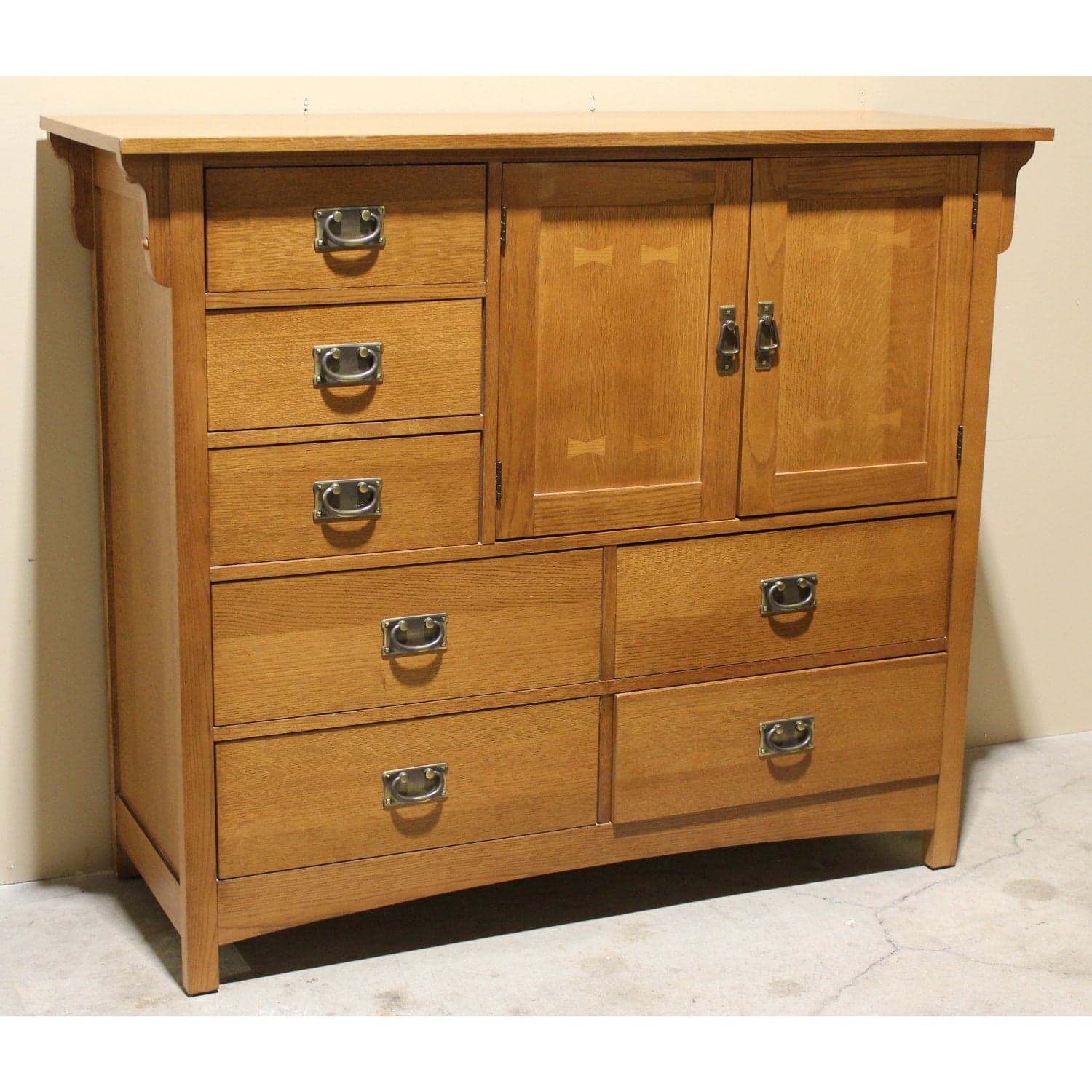 Bassett Mission Style Mule Dresser w/Cabinet - Thumbnail 2