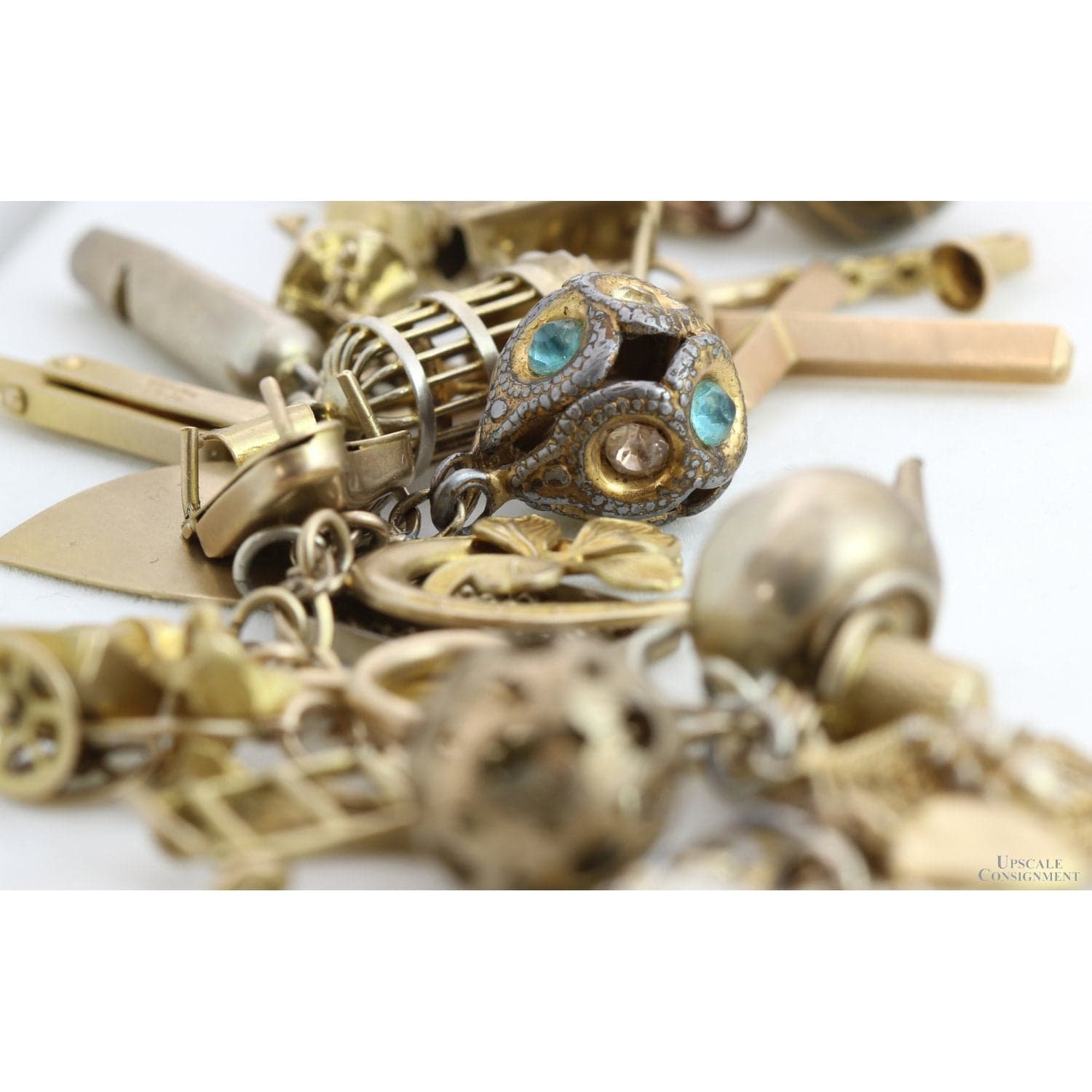 Vintage 10K Gold Charm Bracelet - 31 Charms c. 1960s - 6.25" length - Thumbnail 9