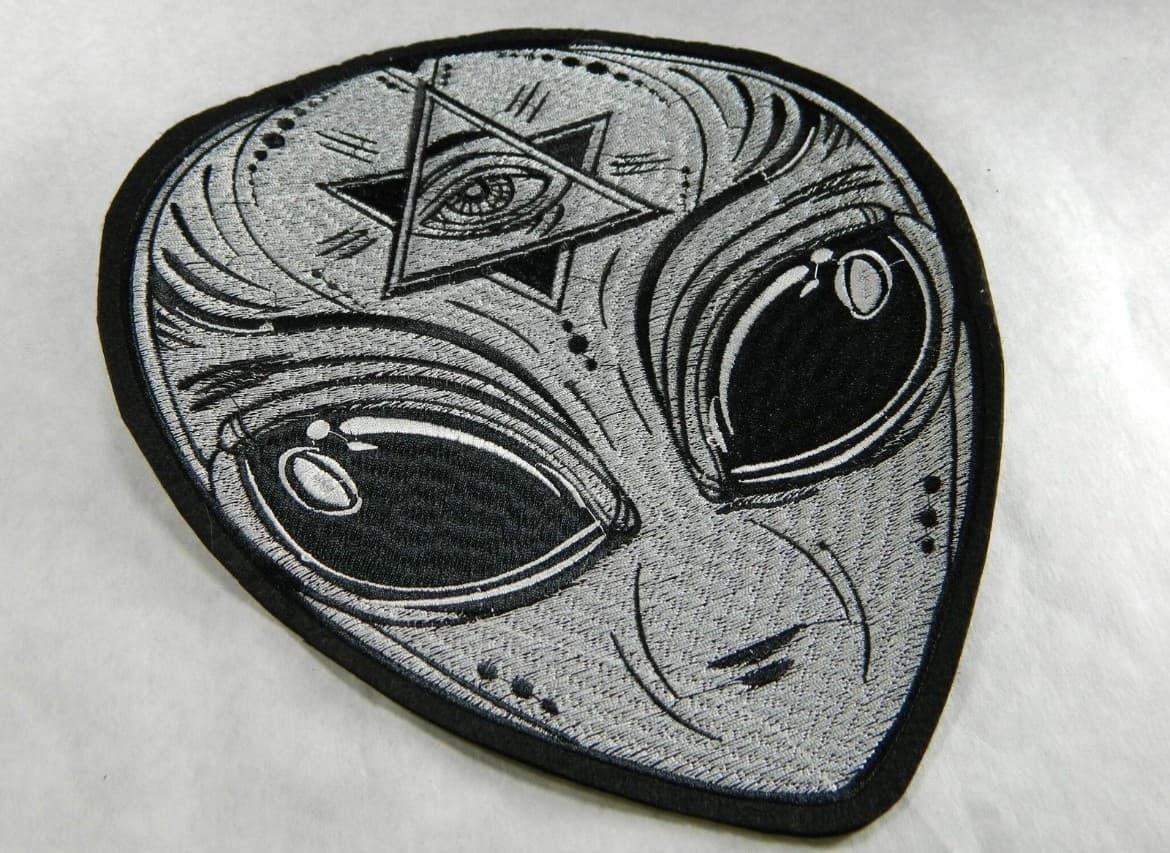 Large Alien Embroidered Patch – All Seeing Eye, Iron-On UFO Design - Image 1
