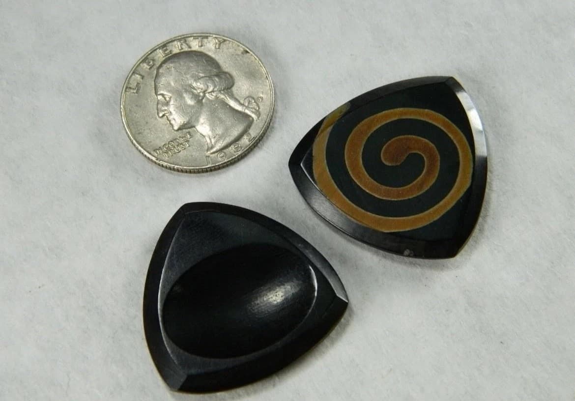 2 Swirl Buffalo Horn Guitar Picks - Thumbnail 2