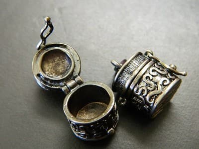 Anti-Silver Gray Brass Round Decorative Prayer Box Amulet Pendant - Round - Thumbnail 2