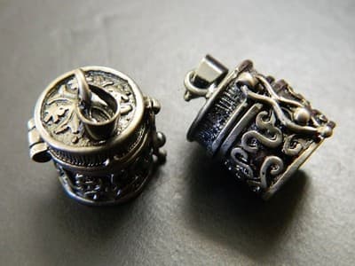 Anti-Silver Gray Brass Round Decorative Prayer Box Amulet Pendant - Round - Thumbnail 5