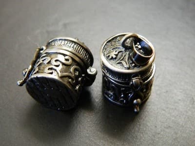 Anti-Silver Gray Brass Round Decorative Prayer Box Amulet Pendant - Round - Thumbnail 3