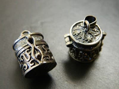 Anti-Silver Gray Brass Round Decorative Prayer Box Amulet Pendant - Round - Thumbnail 8