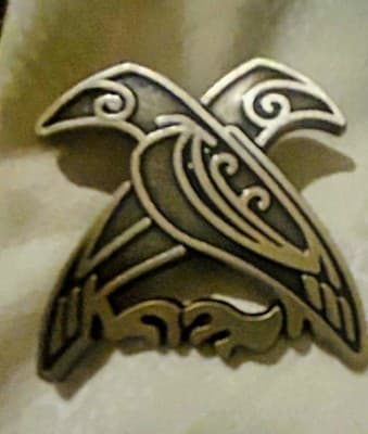 Hugin And Munin(Odin’s Wise Ravens) Lapel Pin/ Brooch Rare Antique Gold Color - Image 1